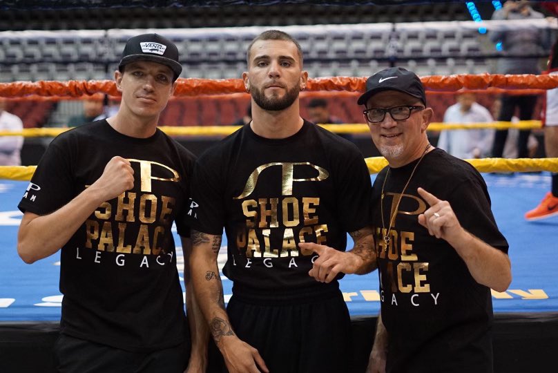 nicekicks's tweet photo. How it started vs. how it’s going 👀🏆 @SweetHandsPlant #CaneloPlant https://t.co/XbPnzya2vM