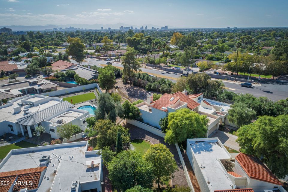 CoryMishkin's tweet photo. New Listing!  🚨🚨🚨
Highly Desirable Taliverde Townhouse! - Luxury finishes &amp; Mountain views!
5713 N 24th Pl | Phoenix 85016 
2 Bed + loft  | 2 Bath | 1,789 Sq Ft
$650,000 
🏡 Open House Saturday &amp; Sunday 11am- 2pm https://t.co/ULOXtXlvKB