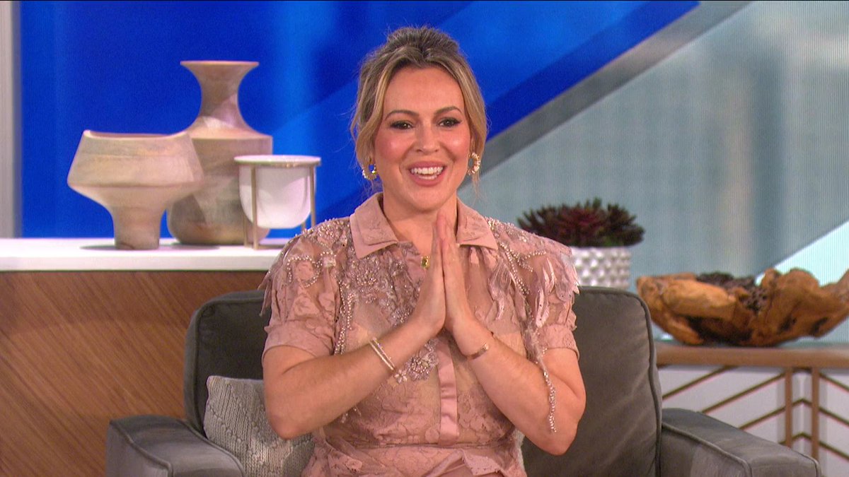 AlyssaOnline's tweet photo. Alyssa Milano Online: The Talk, OutFront CNN, &amp; Entertainment Tonight HD Captures

🔗https://t.co/eDK0cJ3yCt

@Alyssa_Milano
#AlyssaMilano #SorryNotSorry https://t.co/ZIfcPz6IgI