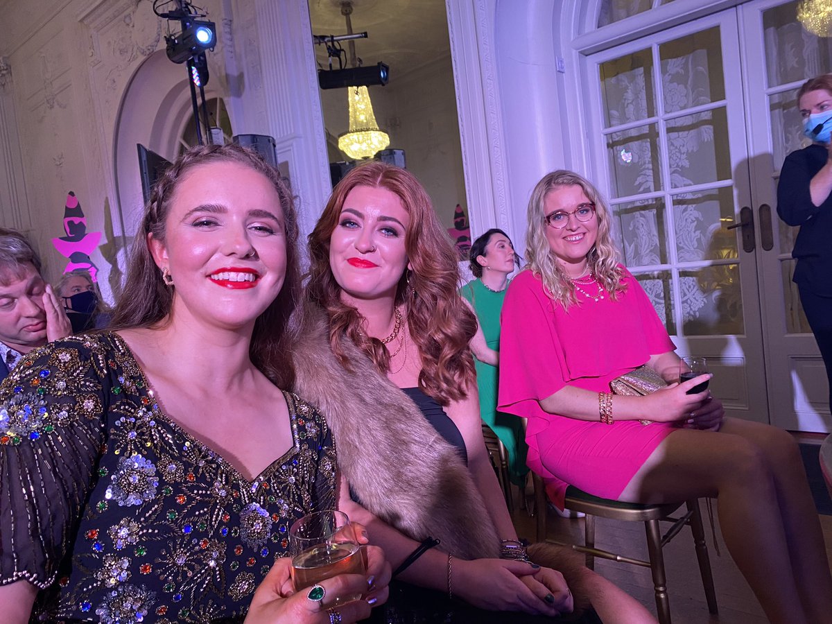 AineEibhlin's tweet photo. Oíche ar dóigh le criú breá @OirnaGaeilge #Gradaim2021 https://t.co/vvnmCDj2tG