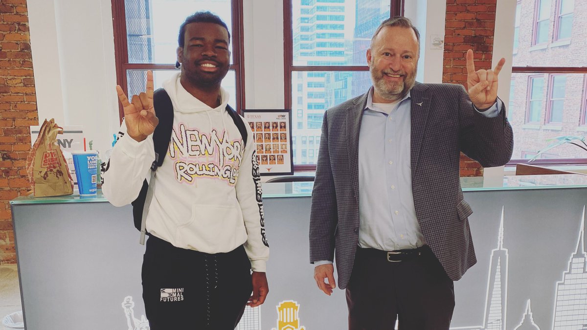 jaybernhardt's tweet photo. It was great meeting #UTNY staff and student, Matt O'Reilly today! Thanks to our outstanding NYC team for their support of this program so more students can live, work and learn in this amazing city. https://t.co/XigHOwnshE