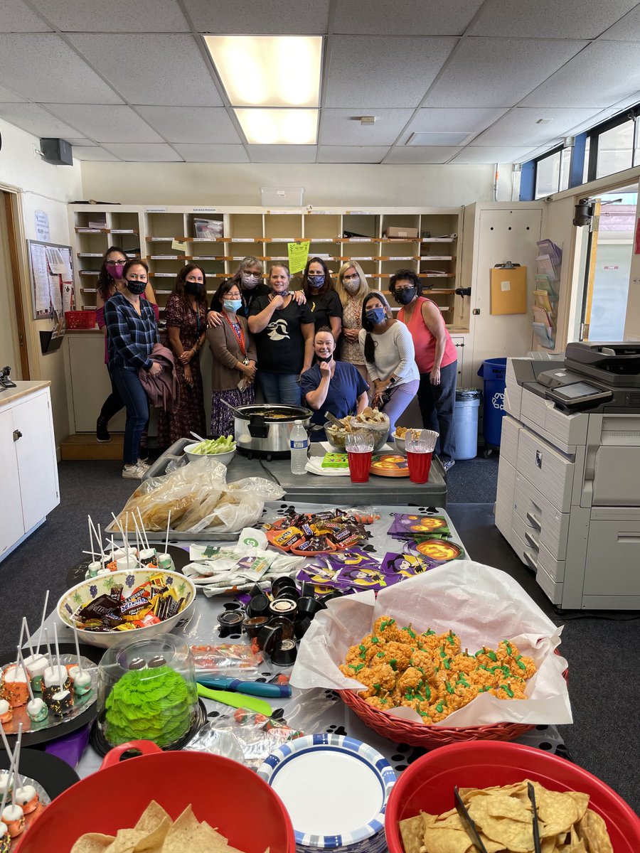 FosterWildcats's tweet photo. Staff Treat Day at Foster Elementary.  We appreciate how hard everyone is working and need to remember to take time out and just reconnect to our peers!  ⁦@sdschools⁩ ⁦@foster_sdusd⁩ ⁦@FosterWildcats⁩ https://t.co/fS1EJXfxcT