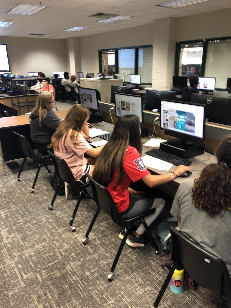 kruckercoog's tweet photo. @briscoe_eagles getting our graphic design on. Modern day arts and crafts. Bill of Rights “My Top 3” Posters! #engagement #adobespark #proposters https://t.co/6E62WNPJXp