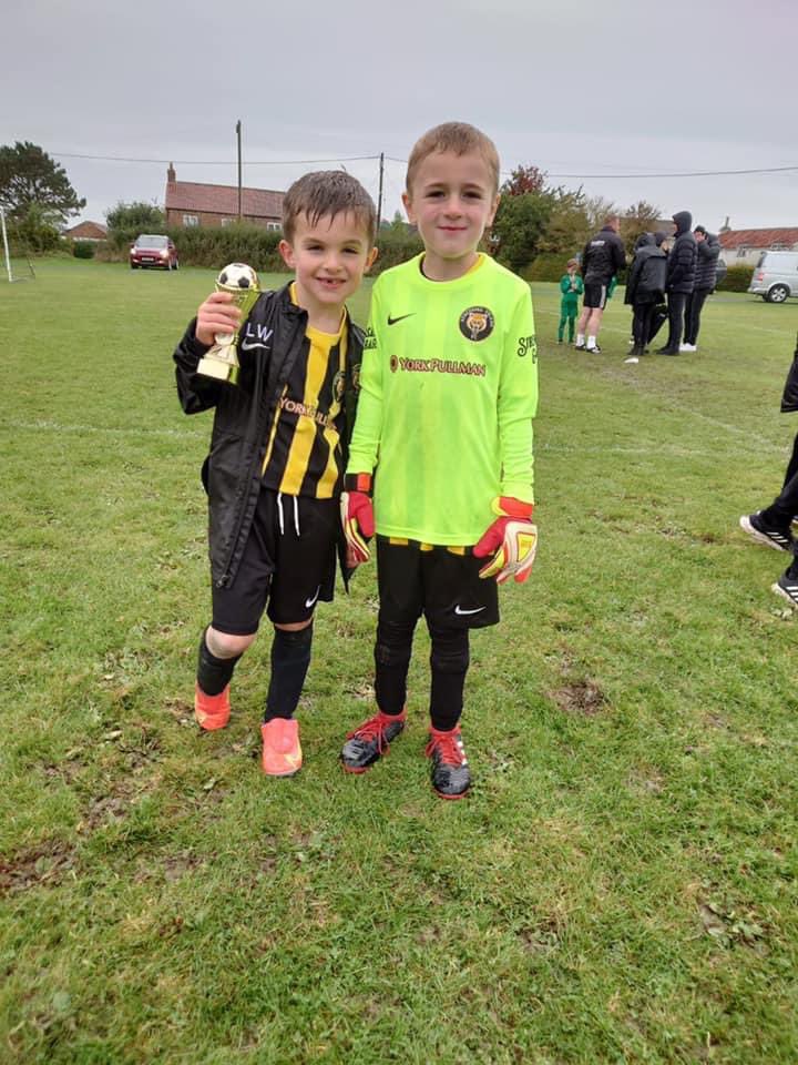 YorkPullmanBus's tweet photo. A big well done to Strensall Tigers under 7’s who fought hard at the weekend for a win..
Very proud to sponsor a local team of future stars..
Well done Leo and team, keep up the good work from everyone at York Pullman HQ ⚽️🚌
#supportinglocalsport #teamypb https://t.co/iwpNl7N2yI