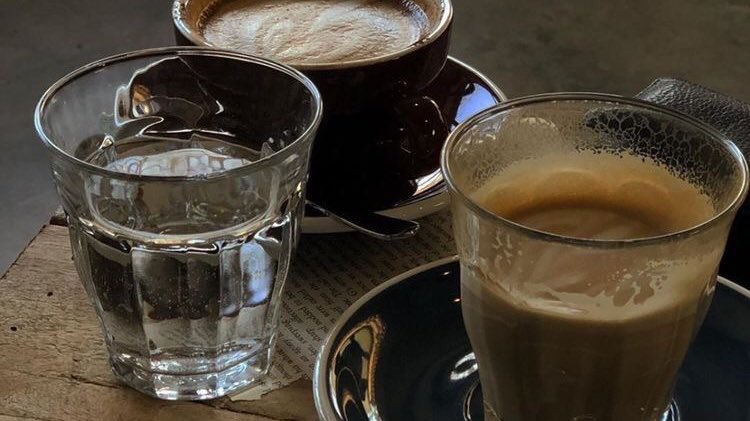 300moods's tweet photo. ☕️ 𝐀 𝐜𝗼𝐟𝐟𝐞𝐞 𝐢𝐧 𝐭𝐡𝐞 𝐬𝐭𝐫𝐞𝐞𝐭𝐬 𝗼𝐟 𝐏𝐚𝐫𝐢𝐬. https://t.co/4kacA7DK2c