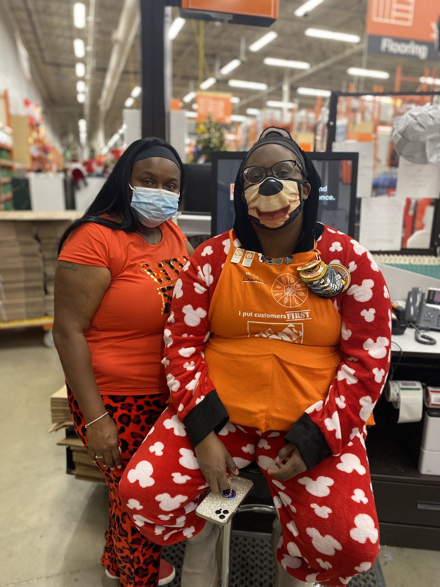 SelenaC3804's tweet photo. PJ day, @ store 3804. #Cammonth😊 https://t.co/fXUoDAXKfX