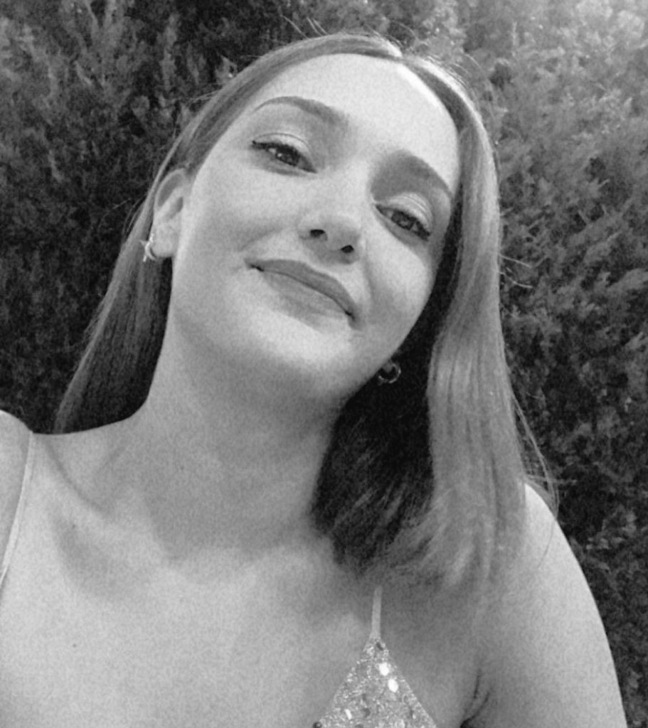 Katiller yeniden yeniden ve yeniden doğuyorlar. Kadınları itinayla itinayla itinayla severek ve severek ve severek bir bir öldürüyorlar.

 Mine Söğüt
#ŞebnemŞirin