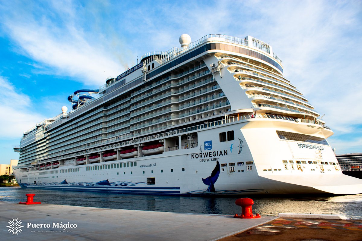 PvMagico's tweet photo. Norwegian Bliss 🛳
¡Bienvenidos al puerto más amigable!🇲🇽

#wearecreatingmagic #elpuertodemexico #puertomagicopv #PV #visitmexico #travel #PuertoVallarta #crucero #cruise #NorwegianBliss #shopping #centrocomercial #Tiendas https://t.co/IbwHx014Q3