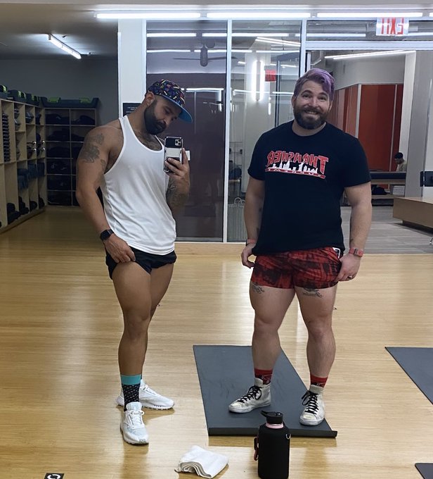 Working out at my new job https://t.co/aVxp3yLC2q