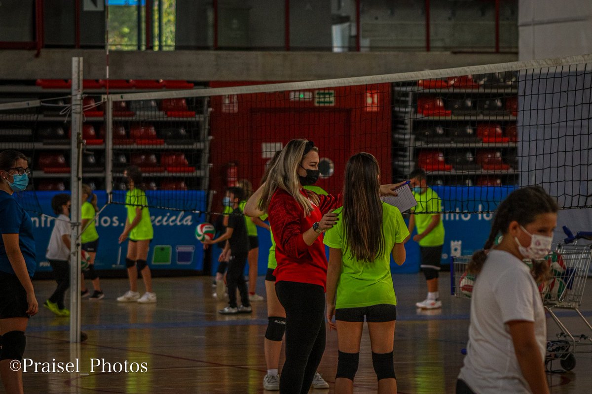 voleypinto's tweet photo. #CANTERA Hoy hemos recibido una visita especial. David Castro, Director Comercial de @GrupoEgido, quiso conocer en persona el boom de nuestra #EscuelaVoleibol. Nuestra razón de ser!
@epinto_digital @zigzagdigital @alcabodelacalle @lavozdepinto 
#pintoesdeporte #pintoesvoleibol https://t.co/sANU5XN2gk