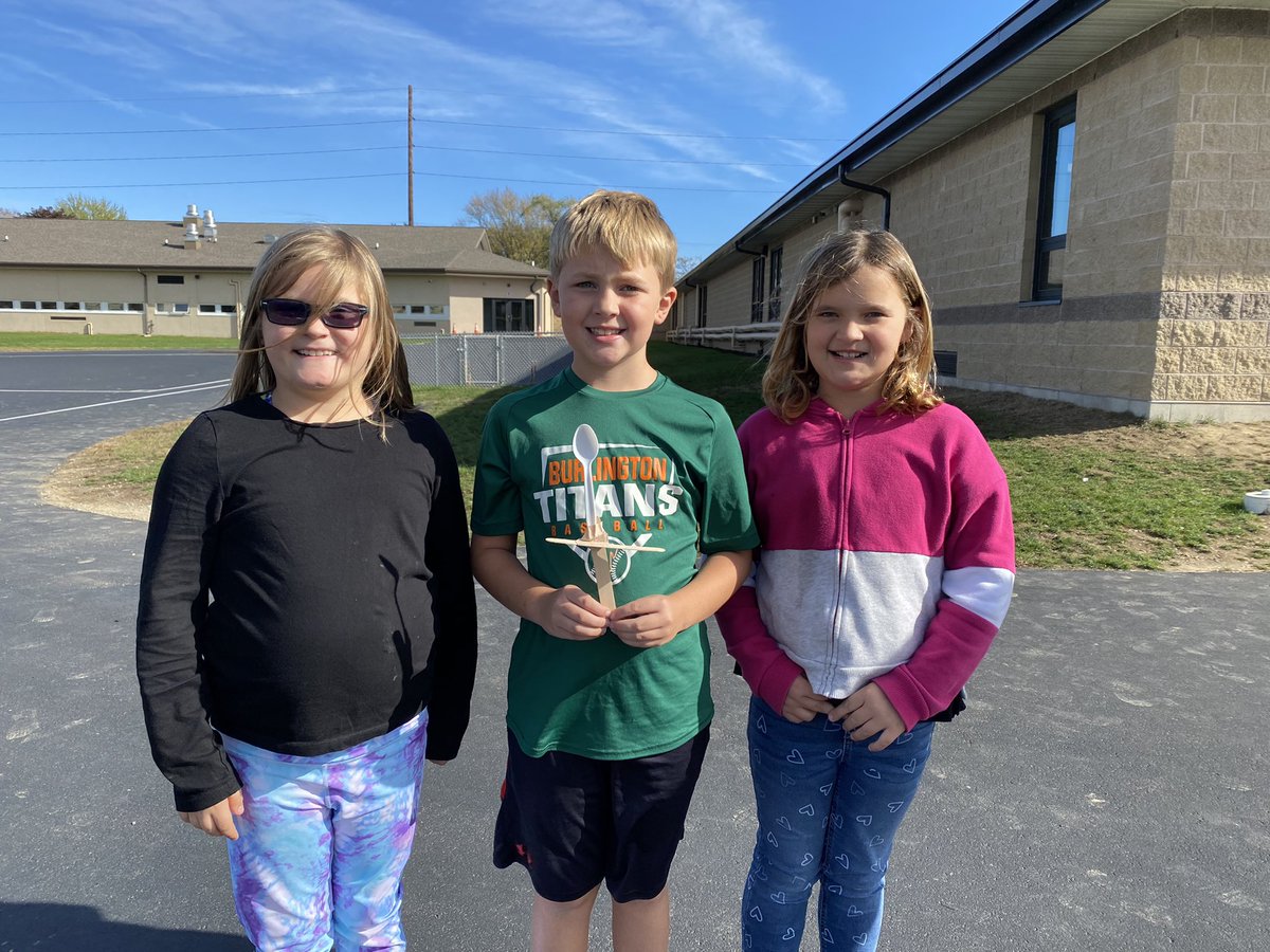 Reed_Reads009's tweet photo. How far can a pumpkin candy travel? 33 ft 4 in. when fourth graders collaborate on making a pumpkin catapult. #wcsflight #friendsinfourth @MrsWachholder @hanuhen https://t.co/wZDRx817Oi