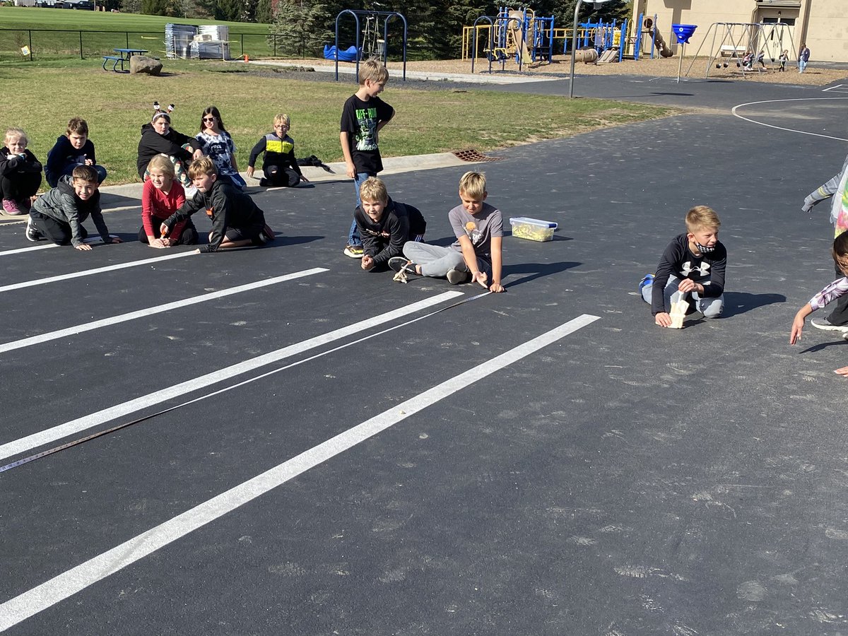 Reed_Reads009's tweet photo. How far can a pumpkin candy travel? 33 ft 4 in. when fourth graders collaborate on making a pumpkin catapult. #wcsflight #friendsinfourth @MrsWachholder @hanuhen https://t.co/wZDRx817Oi
