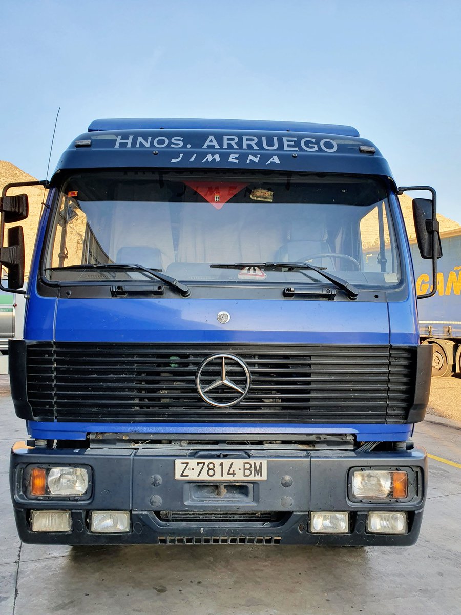 trucksttesmundo's tweet photo. Y #camion del dia precioso #camionclasico @MBEspanaTrucks 2538 #V8 #6x2 d nuestro cliente #HnosArruego y tienen un #Barreiros 42/20 B #ramonruiztalleres #passion #trucks❤ #tallerAlltrucks #talleralltrucksfleet #NII #AP2 #SalidaAlfajarin #AreaServicioRausan #alfajarin #Zaragoza https://t.co/8zf9Khab8f