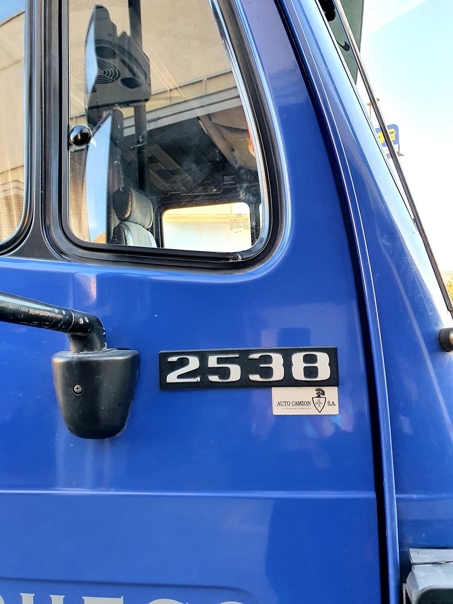 trucksttesmundo's tweet photo. Y #camion del dia precioso #camionclasico @MBEspanaTrucks 2538 #V8 #6x2 d nuestro cliente #HnosArruego y tienen un #Barreiros 42/20 B #ramonruiztalleres #passion #trucks❤ #tallerAlltrucks #talleralltrucksfleet #NII #AP2 #SalidaAlfajarin #AreaServicioRausan #alfajarin #Zaragoza https://t.co/8zf9Khab8f