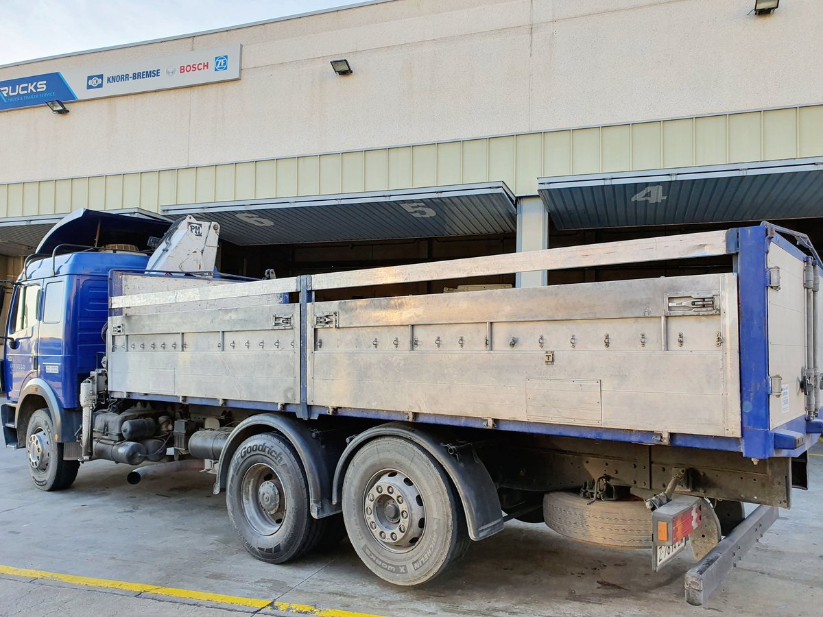trucksttesmundo's tweet photo. Y #camion del dia precioso #camionclasico @MBEspanaTrucks 2538 #V8 #6x2 d nuestro cliente #HnosArruego y tienen un #Barreiros 42/20 B #ramonruiztalleres #passion #trucks❤ #tallerAlltrucks #talleralltrucksfleet #NII #AP2 #SalidaAlfajarin #AreaServicioRausan #alfajarin #Zaragoza https://t.co/8zf9Khab8f