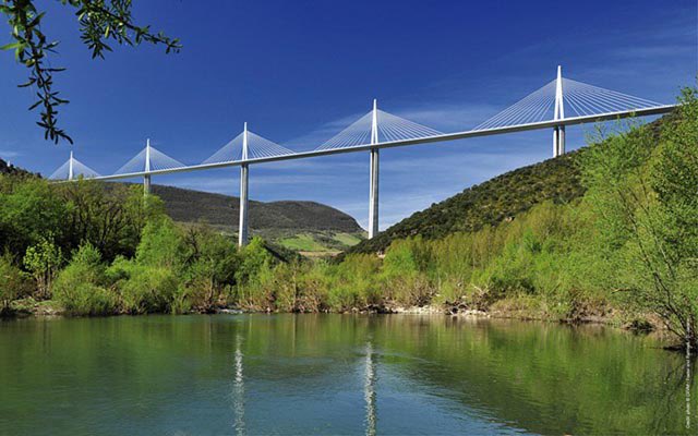 ha3395's tweet photo. Millau Bridge: One of the French bridges with a strange engineering design, it is a cable-only suspension bridge that extends from the valley of the Tarn River near the Millau region in southern France. The height of the bridge is about 343 meters above sea level. #squ_Engineers https://t.co/HNitJFSamT