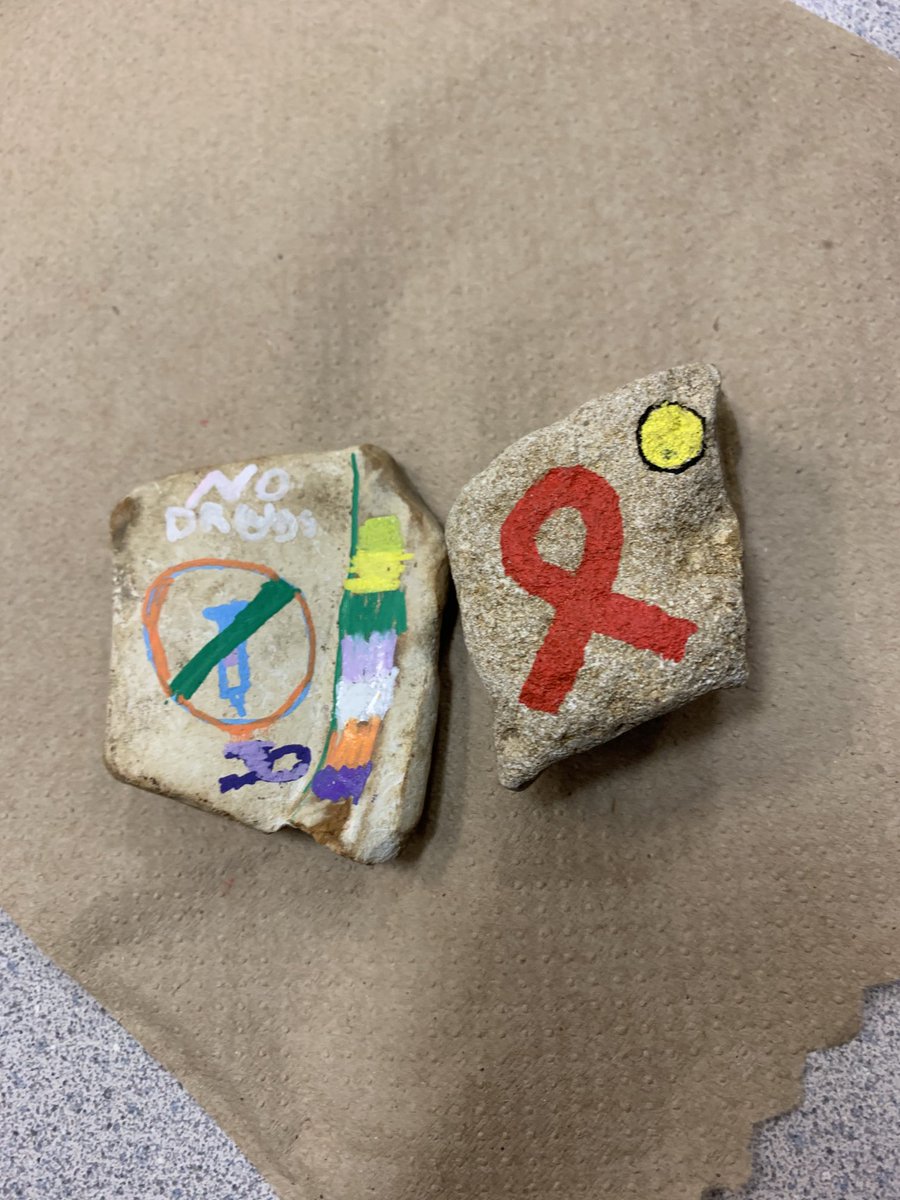 CMSsocialst8's tweet photo. Red Ribbon Week at CMS!#CardinalPride ⁦@CMSCardinals⁩ ⁦@ClintonMoCards⁩ https://t.co/6dpDEbalwe