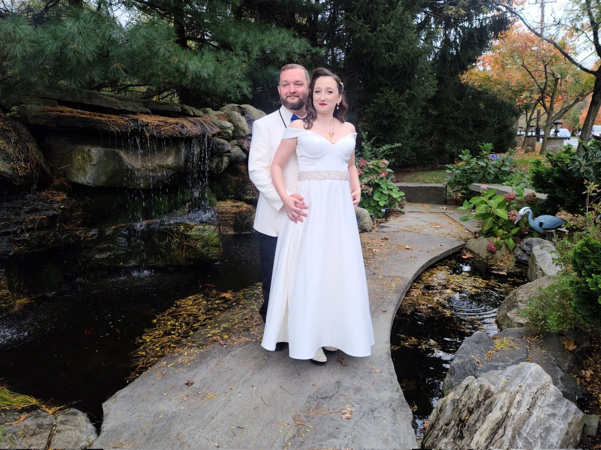 MrsLostInPlace tweet media