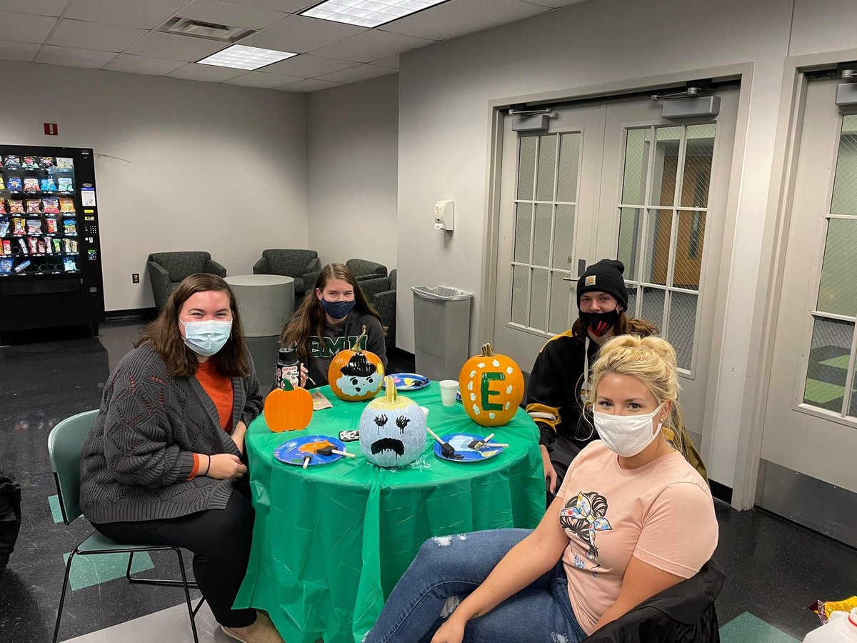KDPEMU's tweet photo. KDP Pi Chapter’s October Social Event was pumpkin painting with cider, donuts, lots of laughs, and more earlier tonight! It was a great turnout and so much fun! Thanks to everyone who came! https://t.co/n2FmVDVjbR