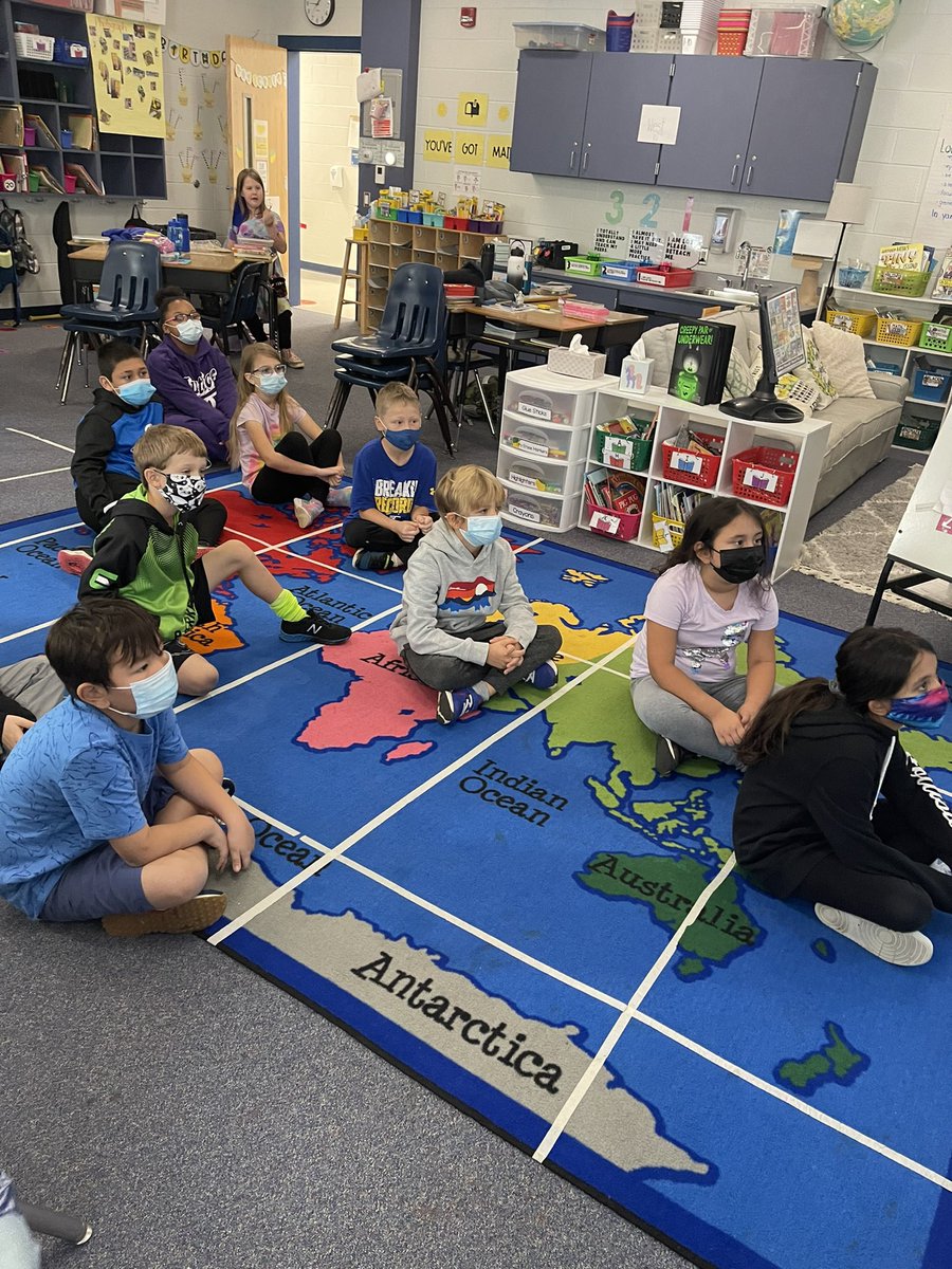 MsWittmanThird's tweet photo. We loved watching our fellow classmate on the news show this week! We always support our classroom family ❤️🥰 https://t.co/w8cuAKogum