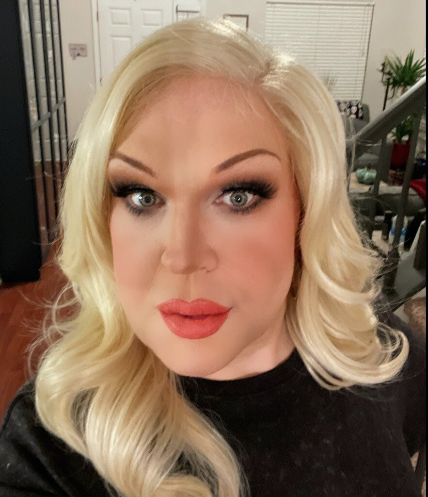 PaisleyParque's tweet photo. Daytime look.  Make up &amp; hair by @QueenAriaRusso. https://t.co/px8A5y2YbY