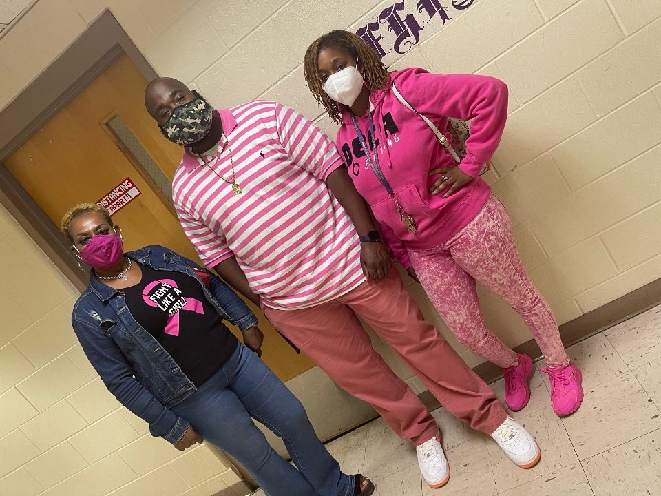 DecaFairfield's tweet photo. #breastcancerawareness
#pinkout https://t.co/Gg3eSwUR4S