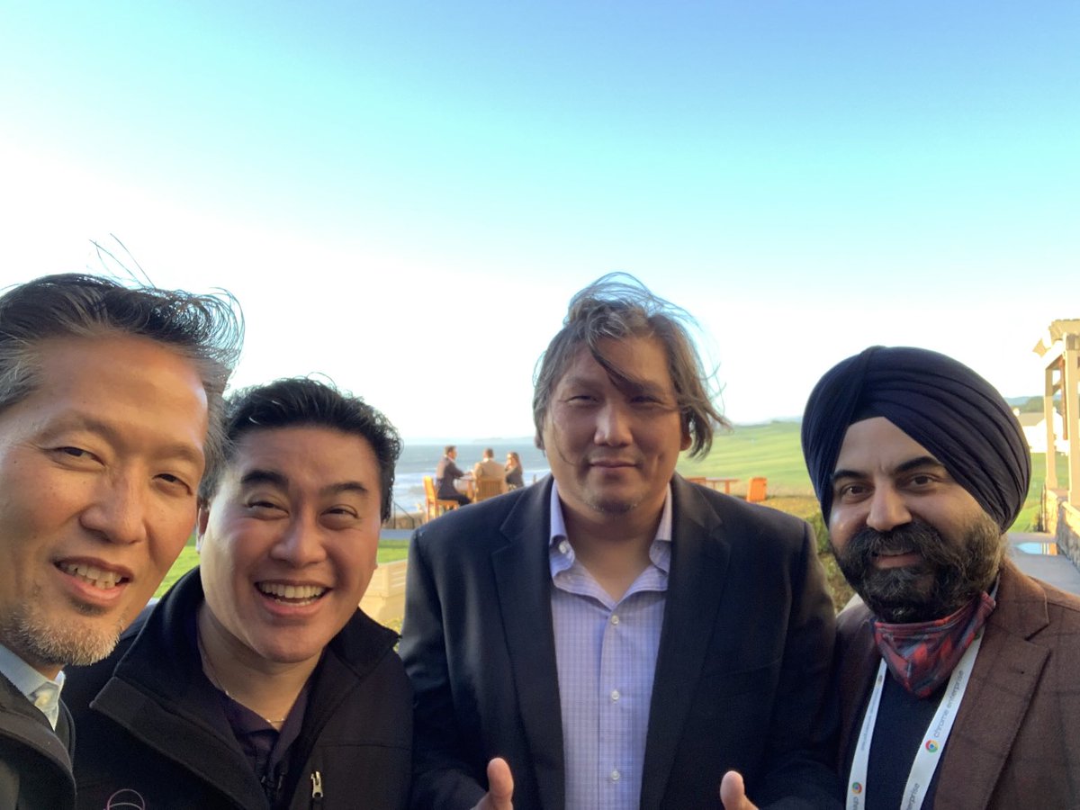 mikeni's tweet image. Enjoying the half moon bay sun set with ⁦@rwang0⁩ and other folks at #CCE2021