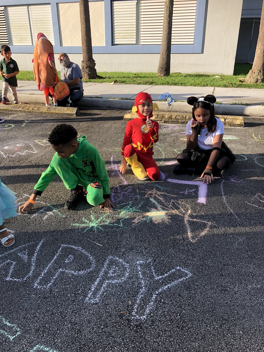 Springviewpta1's tweet image. Thank you to the 5th Grade Class and for our amazing #SpringviewElementary families for coming out to our first-ever Trunk or Treat!!! 
#springviewfalcons #trunkortreat🎃@MDCPS