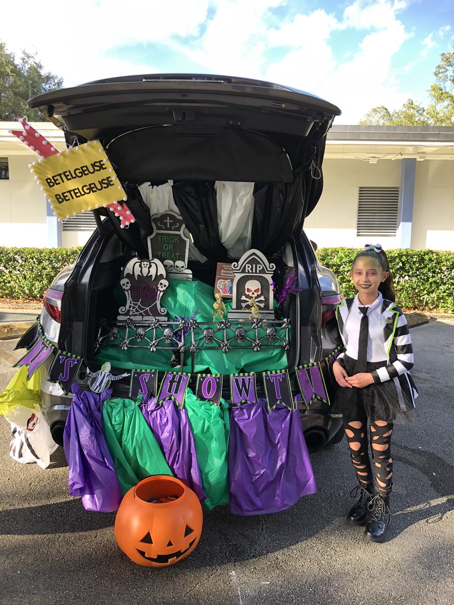 Springviewpta1's tweet image. Thank you to the 5th Grade Class and for our amazing #SpringviewElementary families for coming out to our first-ever Trunk or Treat!!! 
#springviewfalcons #trunkortreat🎃@MDCPS