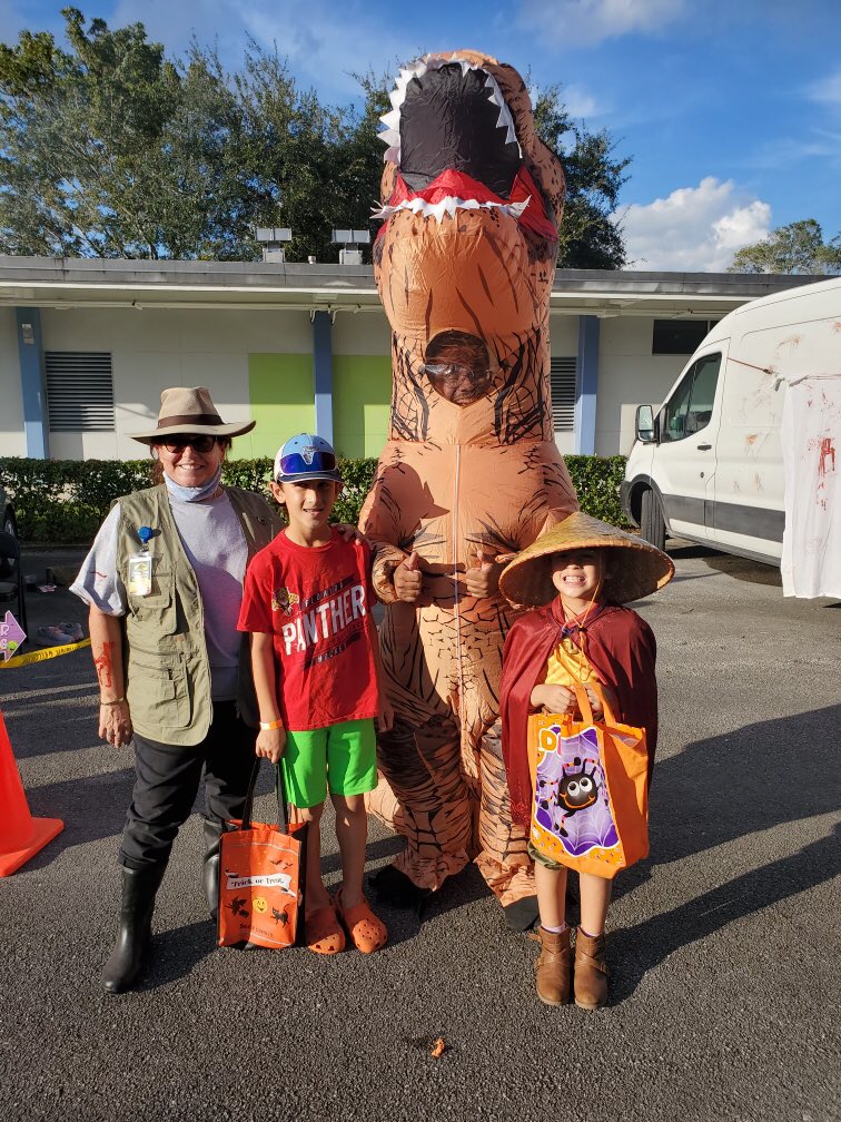 Springviewpta1's tweet image. Thank you to the 5th Grade Class and for our amazing #SpringviewElementary families for coming out to our first-ever Trunk or Treat!!! 
#springviewfalcons #trunkortreat🎃@MDCPS