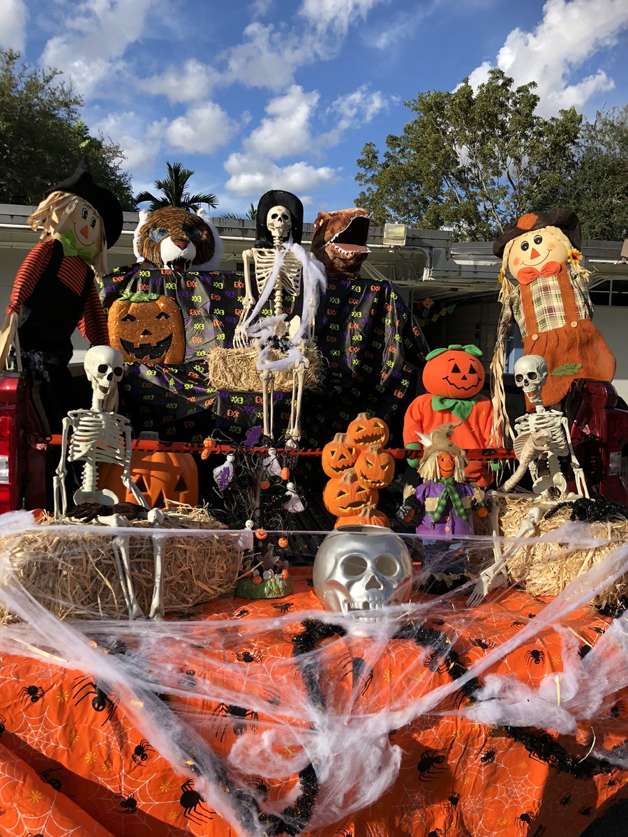 Springviewpta1's tweet image. Thank you to the 5th Grade Class and for our amazing #SpringviewElementary families for coming out to our first-ever Trunk or Treat!!! 
#springviewfalcons #trunkortreat🎃@MDCPS