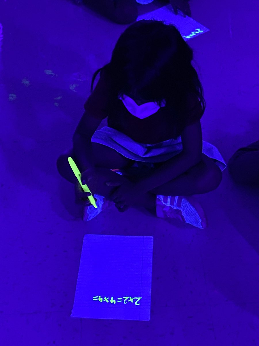 MrsLeedyk's tweet photo. Glow Room Math  

@TommieBarfield https://t.co/CCsdwcye61