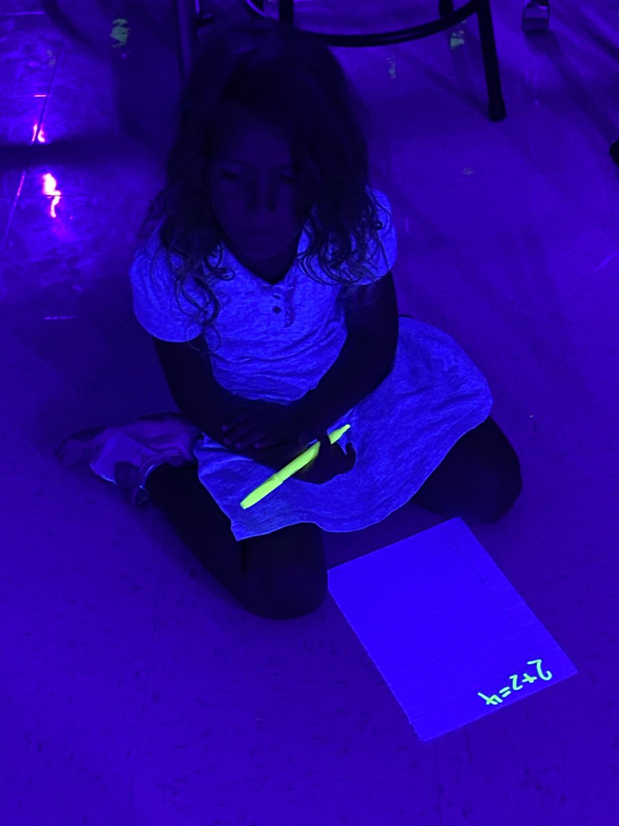 MrsLeedyk's tweet photo. Glow Room Math  

@TommieBarfield https://t.co/CCsdwcye61
