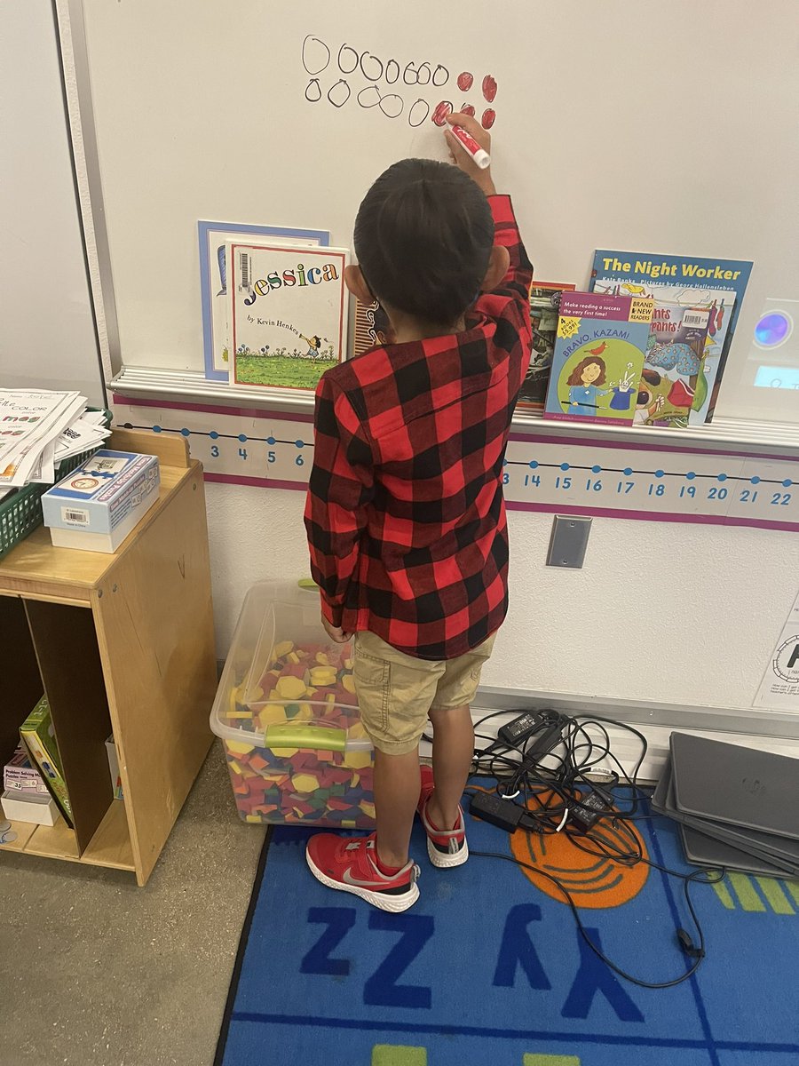 howardsclass1's tweet photo. Some of Mrs. Howard’s 1st grade students showing off their math strategies! We love math! 🥰😬➕➖ https://t.co/dGISpICM76