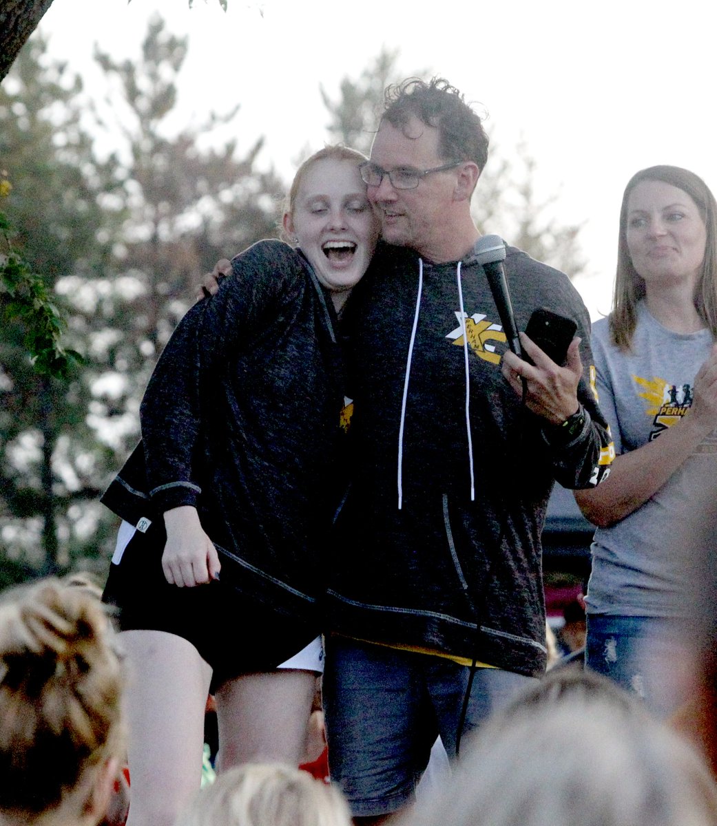 JaredRubadoBP's tweet photo. Life dealt Courtney Frohling an unfair hand. At 17, she's been tasked with battling stage four skin cancer. But that didn't stop her from making the most of her senior cross country season. I implore you to read about this incredible and inspiring kid: https://t.co/aJqAS2Vzay https://t.co/SGTuYuulWL