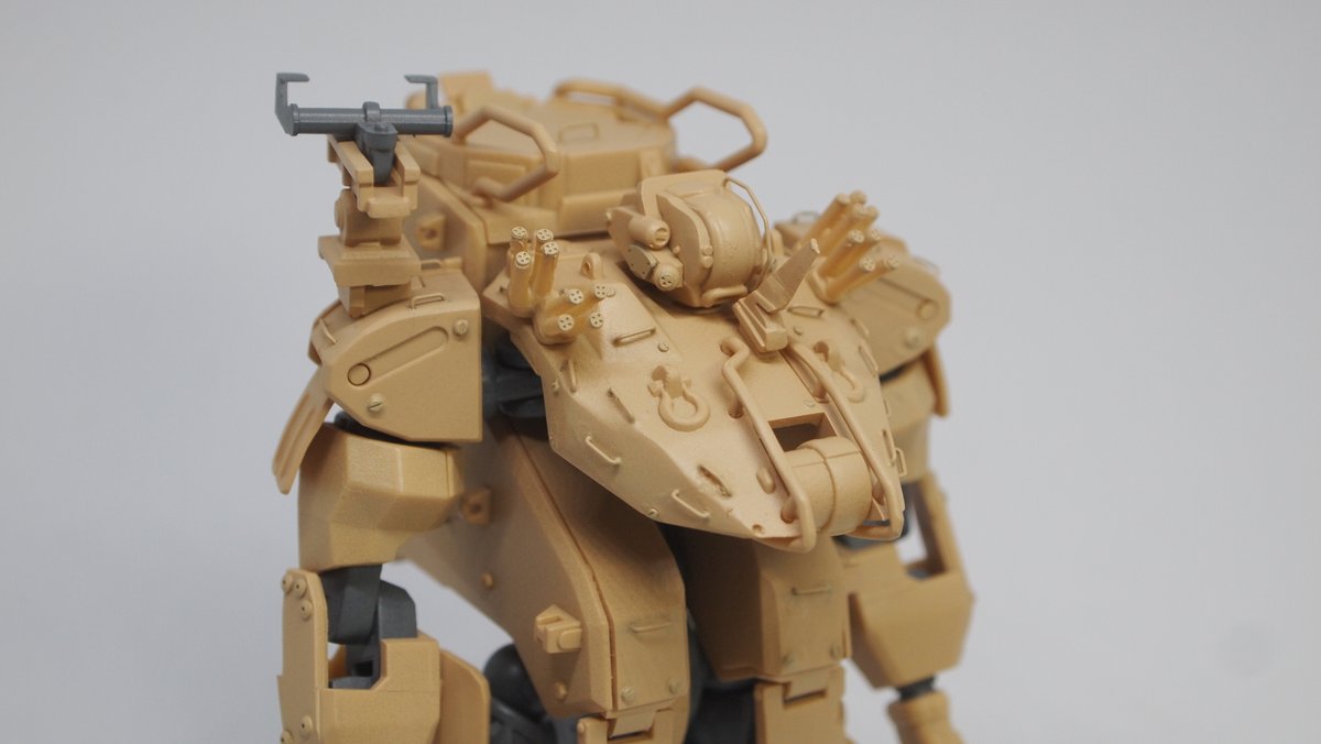 ModelingJack's tweet photo. ざっくり基本塗装しました。
①真鍮線、金属リベット多数のためMr.メタルプライマー塗布
②素体とドローン、銃器はニュートラルグレーで無難に塗装
③装甲はタンで塗装
塗装は缶スプレーで行いました。
動画鋭意編集中!
#exoframe #obsolete #エグゾフレーム #オブソリート https://t.co/e7MWvgxl51