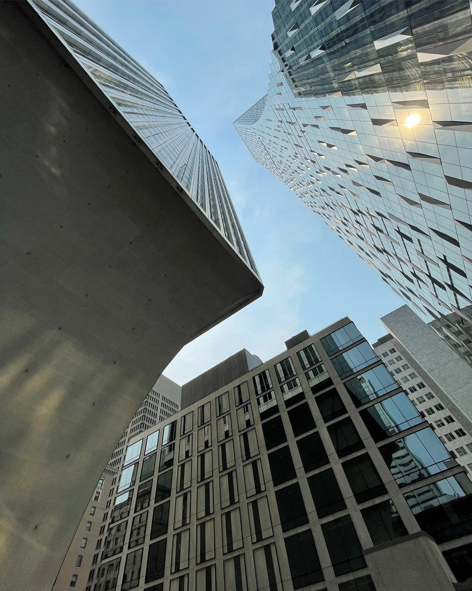 400 University tweet media