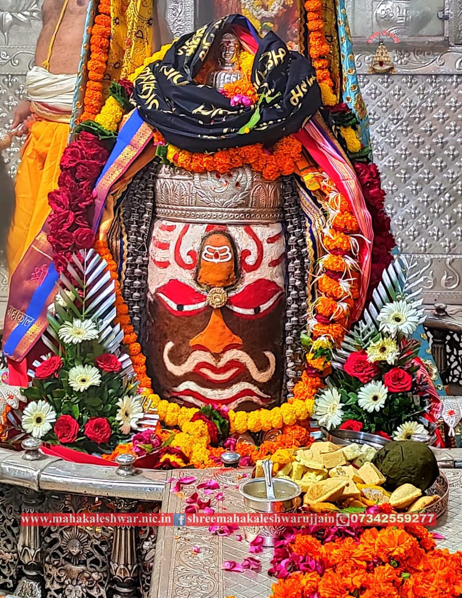 *🙏🌹जय श्री महाकाल 🌹🙏*
*श्री महाकालेश्वर ज्योतिर्लिंग का आज का भस्म आरती श्रृंगार दर्शन*
*🔱28 अक्टूबर 2021 ( गुरुवार )🔱*