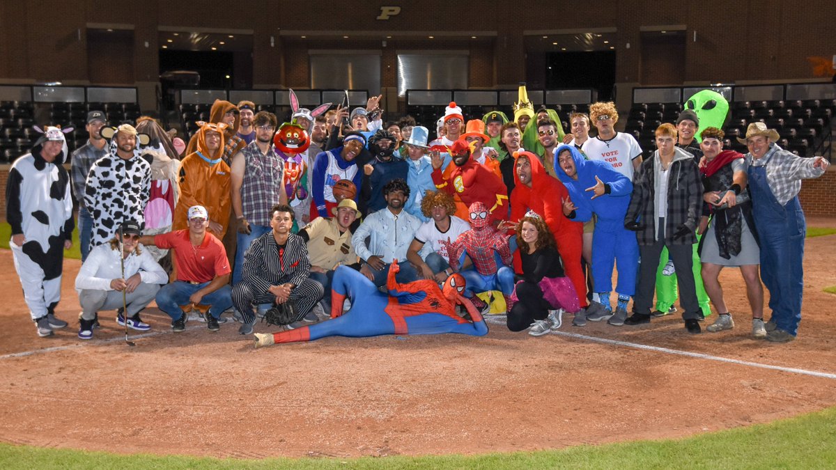 PurdueBaseball's tweet photo. Fun night at Alexander. We were thrilled with the turnout at the Halloween Bash &amp; will definitely host it again next year. #BoilerUp #HappyHalloween 🎃

📸 Lots more to come from the special event 📸 https://t.co/UnycJr5nkY
