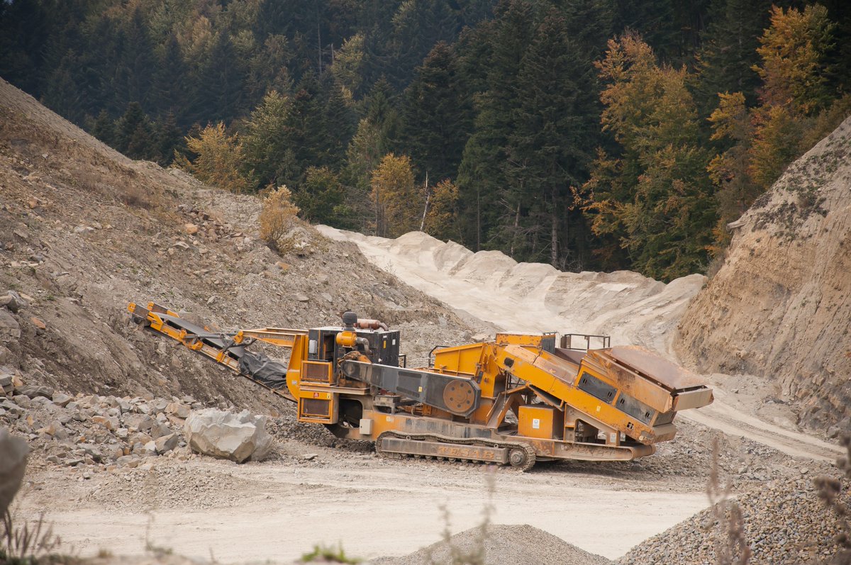 TraceSafeTech's tweet photo. A critical use case for #TraceSafe’s BLE #Wearables comes from the mining industry. Our future-proof platform offers safety & efficiency in loud & low connectivity environments. This story by @geoworldmedia talks about how tech can make the industry safer https://t.co/4GU8ZHiEAh https://t.co/NYie6P3Fwr