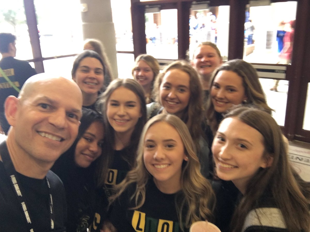HearTedTalk's tweet photo. It had been too long since I was last in Louisiana!  Really enjoyed the day with the National Beta Club at the CAJUNDOME!!!  Another incredible group of students!  #IFeelGreat #FortSomething #Gators #YellowSketchy https://t.co/vBnj0UeidK