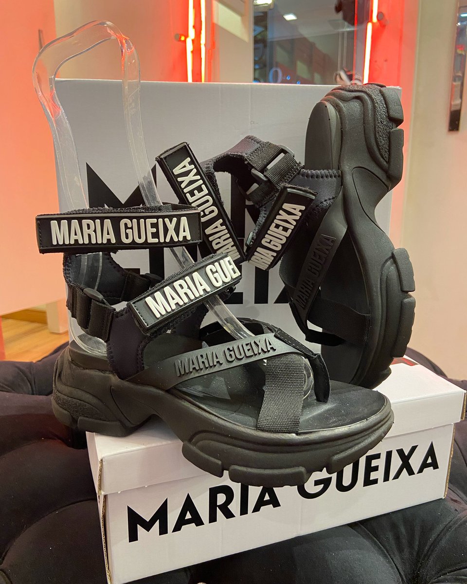 ObviusG's tweet photo. ENFIM! ELAS CHEGARAM NA OBVIUS GIRLS 💕🤩💥 #SOCORRO #QUEREMOSTODAS #MARIAGUEIXA

Sandália Papete Flatform MARIA GUEIXA 😱

Tira no tornozelo em gorgurão com emborrachado transparente e velcro. 
Detalhe de fivela nas laterais ✨✨✨

 ENTREGAS : 21 97214-9921 🚀🤩🥳 https://t.co/FZjDUY1dZd