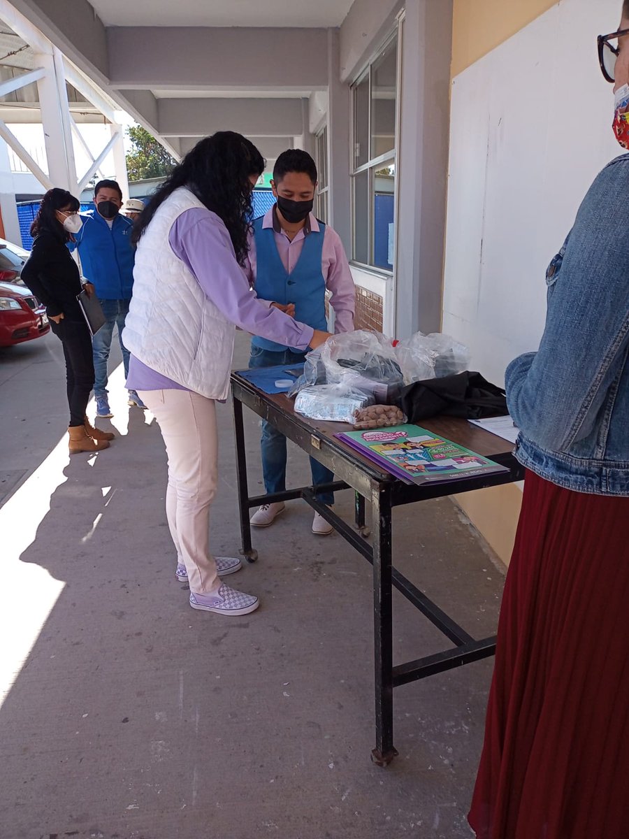 Oficial310's tweet photo. #EPO310 se llevó acabo  la jornada "Prevención de enfermedades de transmisión sexual" donde se realizaron pruebas rápidas de VHI,hepatitis C a toda la comunidad. Gracias maestra.Margarita
#PorNuestraSalud @geramonro05 @israeljeronimol @jorgegalileocv @EdomexDgfa @Bg48Supervision https://t.co/HjEbo0TjoN