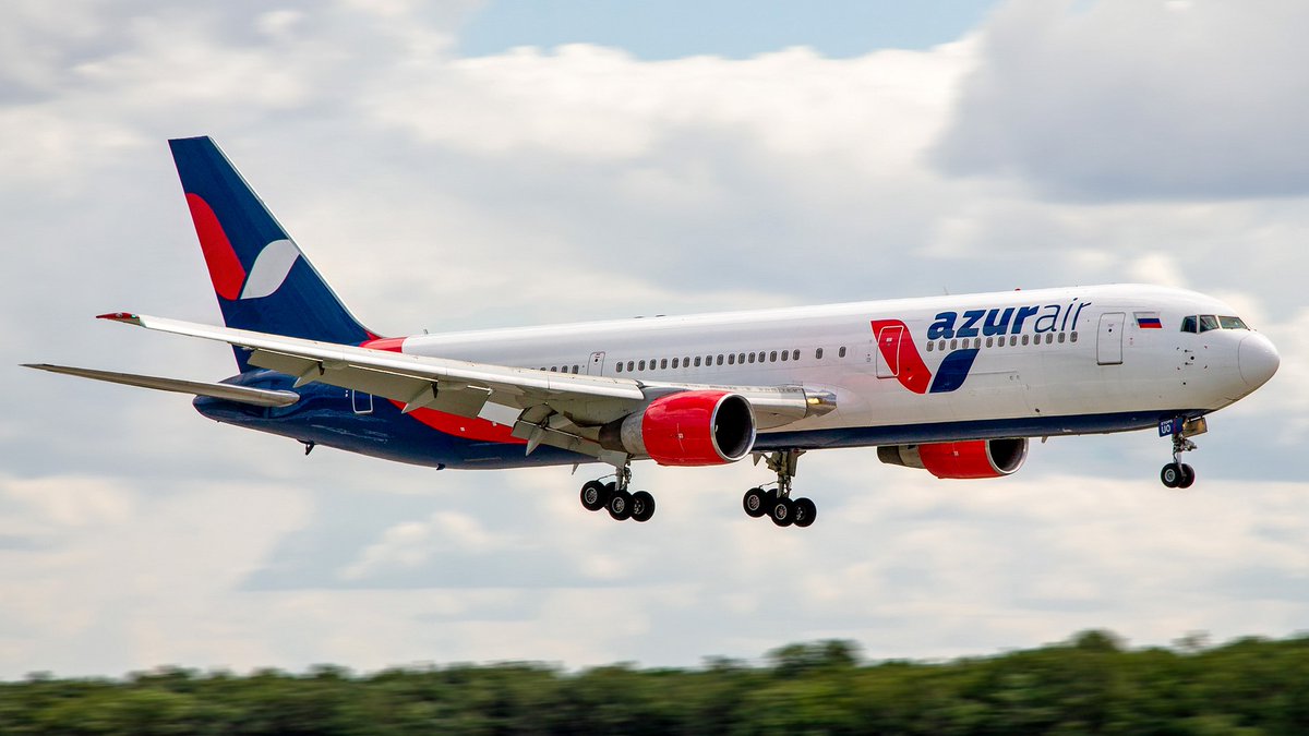 airKHV's tweet photo. Сегодня AZUR air приступила к выполнению прямых рейсов Хабаровск – Дубай. Борт с 331 пассажиром на борту вылетел из Хабаровска рано утром – в 6.50. Прибытие в аэропорт назначения запланировано на 10.55 местного времени. 
Подробнее https://t.co/pDJoqHHJlT https://t.co/U3hZjRewrE