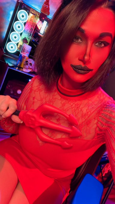 Demain&hellip; je sortirai le c&ocirc;t&eacute; ang&eacute;lique 😇#twitch #halloween #partner https://t.co/AMMAbxUODM<a href="/tag/twitch"class="tags">#twitch</a><a href="/tag/halloween"class="tags"><span>#halloween</span></a><a href="/tag/partner"class="tags"><span>#partner</span></a>