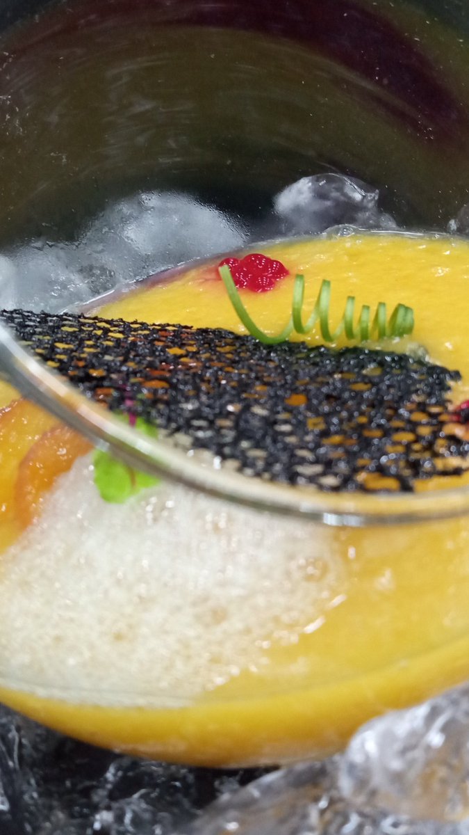 RecioHdz12's tweet photo. Cocina de Autor
Gazpacho de durazno, durazno caramelizado, falso caviar de betabel, espuma de menta, falso coral y brotes.
.
.
.
#CocinaContemporania #CocinaVanguardia #Gazpacho #Chef #UTCV #CocinaSaludable https://t.co/sgkg3tpnyQ