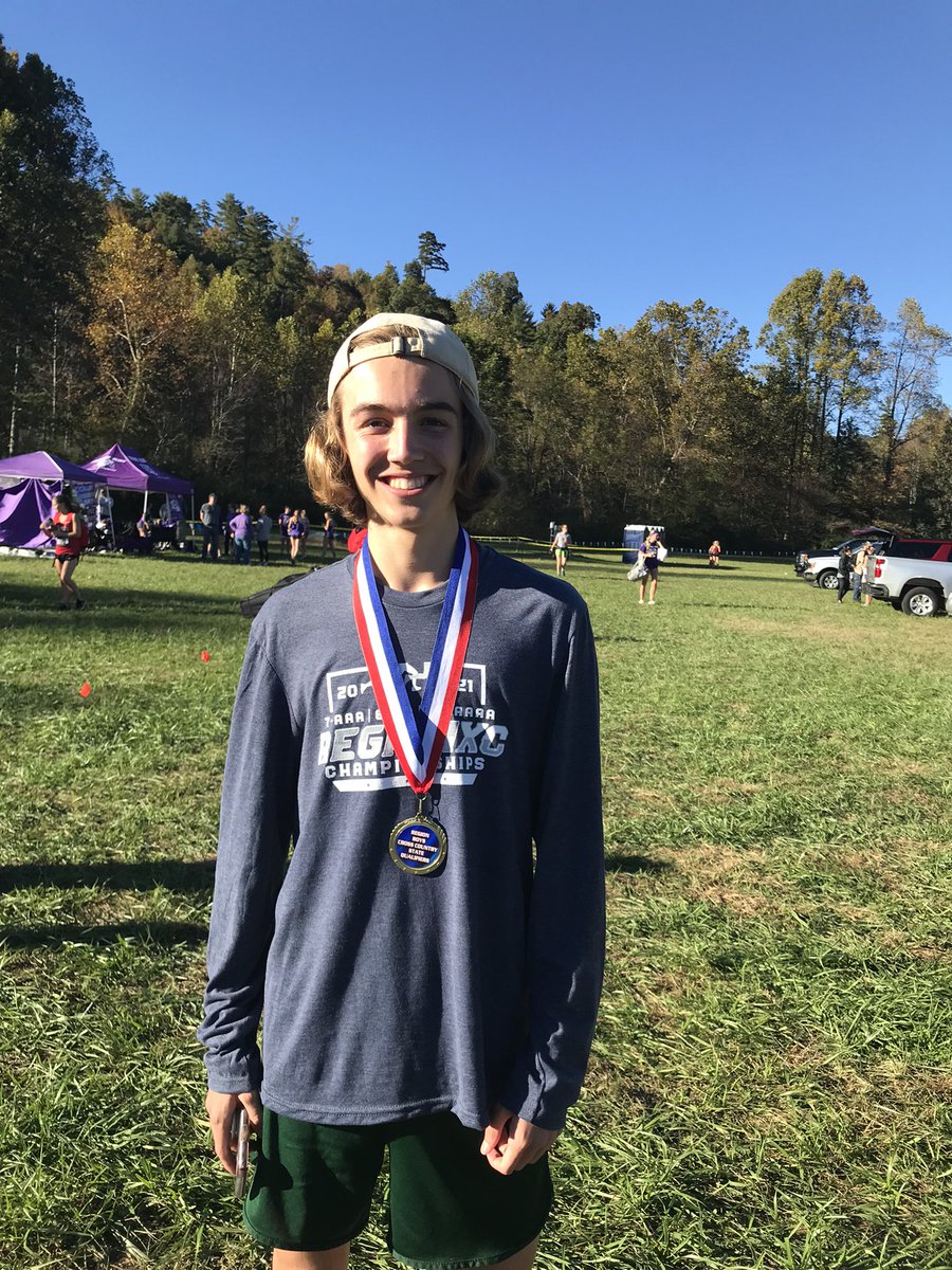 EHS Boys Cross Country finished in 6th place in Region 8AAAAA. Grayson Poynter finished in 3rd place overall in the Region and qualified for the State Meet as an individual!  Go EAGLES!!!