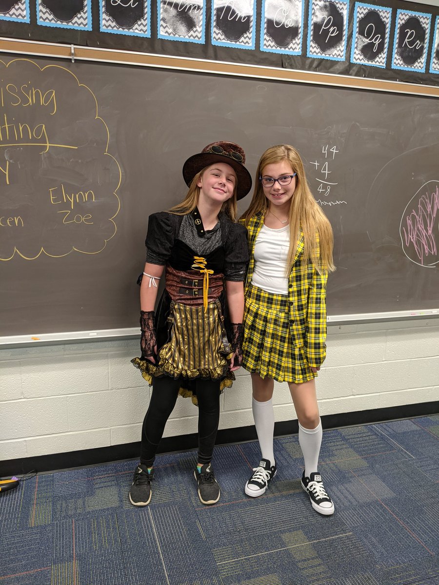 babb_ms's tweet photo. Halloween party! Costumes, food, and Hocus Pocus! Set 1 https://t.co/0CuYlbmTBa