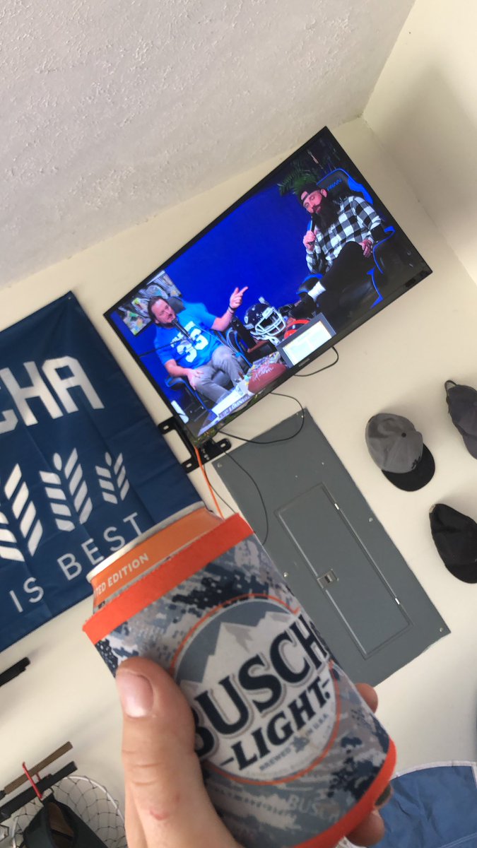 robertjamesmac's tweet photo. Watching @ThePodPMI just hits a little different in the garage, on a crisp fall day, with a cold one in hand. #WHAAAAD https://t.co/bPzDriWT9o