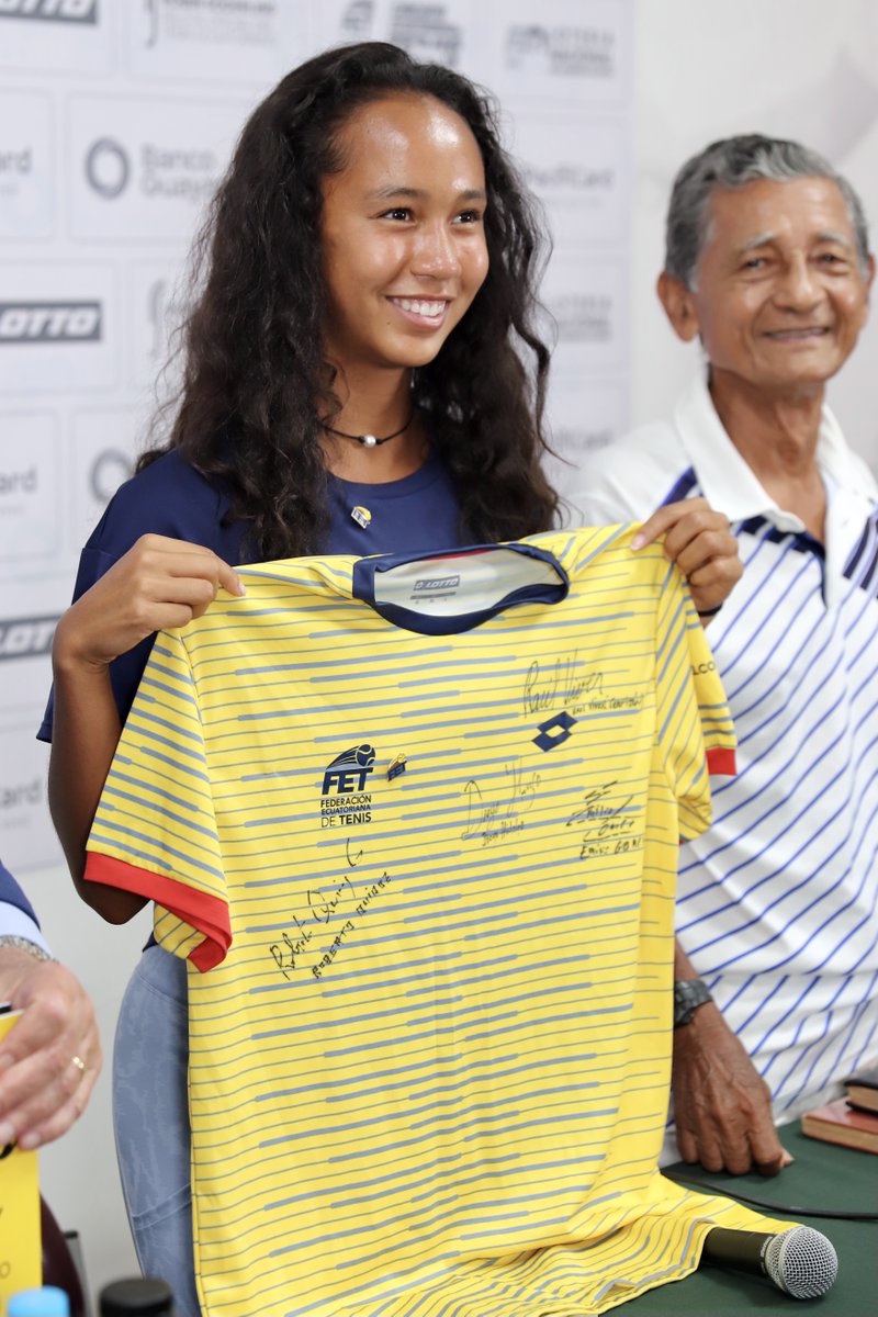 marcadorec's tweet photo. Leylah Fernández: Mi hermana y yo quisimos representar a Ecuador. ► https://t.co/uVmdxl7ttl https://t.co/gw5HwDSXE6
